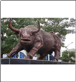 開(kāi)荒牛銅雕塑圖片
