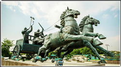 廣場(chǎng)銅馬車雕塑